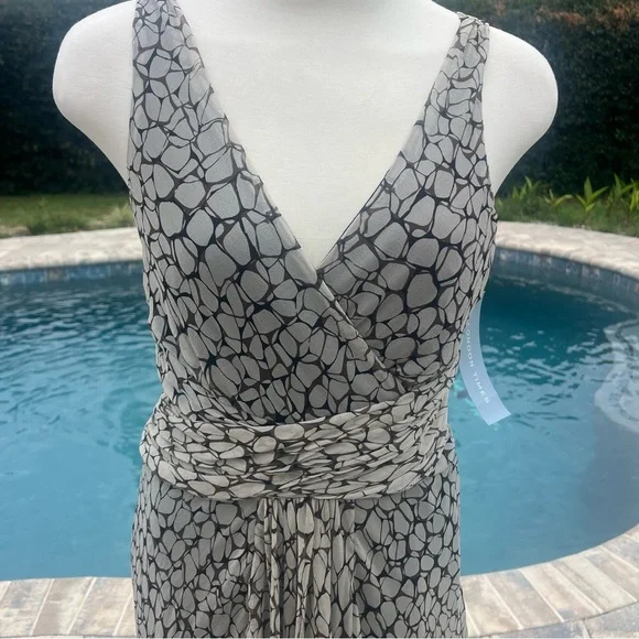 London Times Black and Cream Sleeveless Midi Dress - Picture 4 of 15